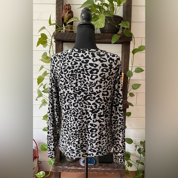Emily Daniel’s: Gray and Black Leopard Print Lightweight Sweater - Picture 11 of 17
